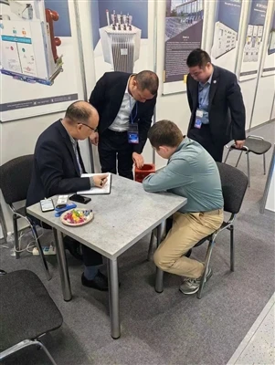 Viðskiptavinurinn lagði inn pöntun með Fengyuan Power á Moscow Power Exhibiti...